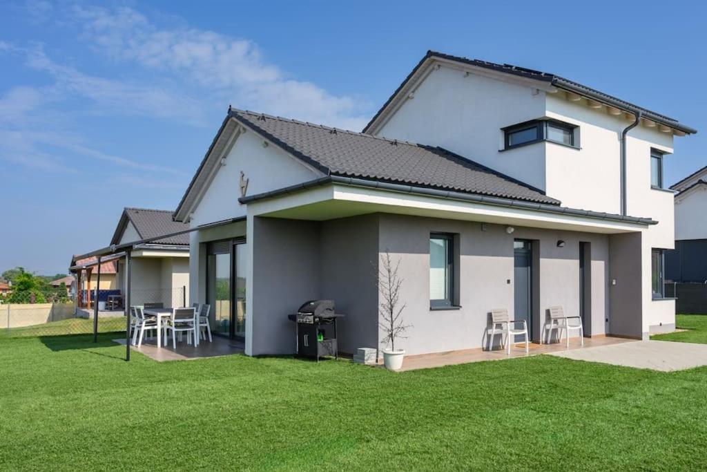 Abg House Ecser 외부 사진